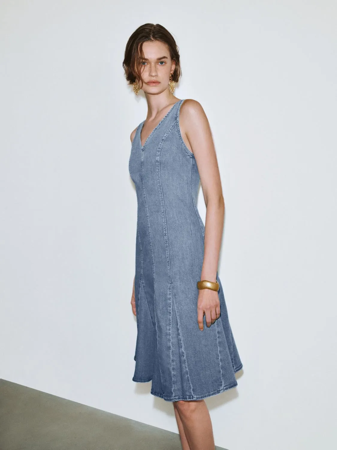 V-Neck Sleeveless Flared Denim Dresses sold by Urban Revivo product image thumbnail 2