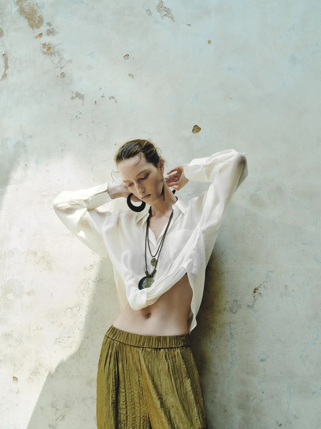 Cropped Overhead Shirt sold by Urban Revivo product image thumbnail 4