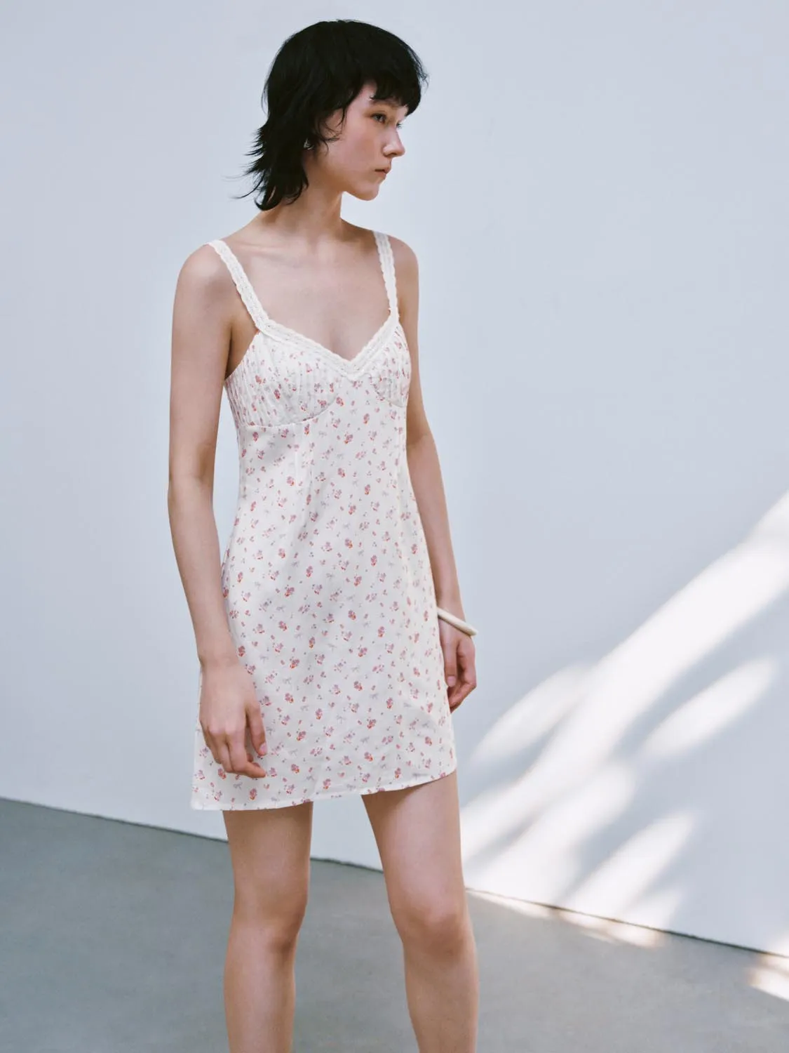 Floral Print Sleeveless Mini Dresses sold by Urban Revivo product image thumbnail 2