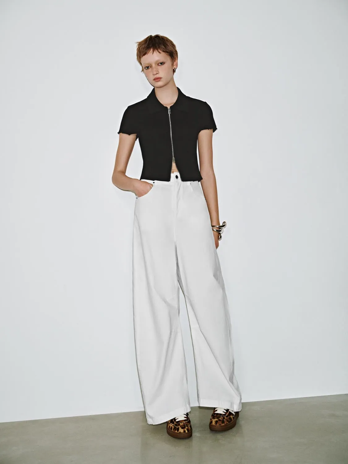 Cropped Zip Up T-Shirts sold by Urban Revivo product image thumbnail 4