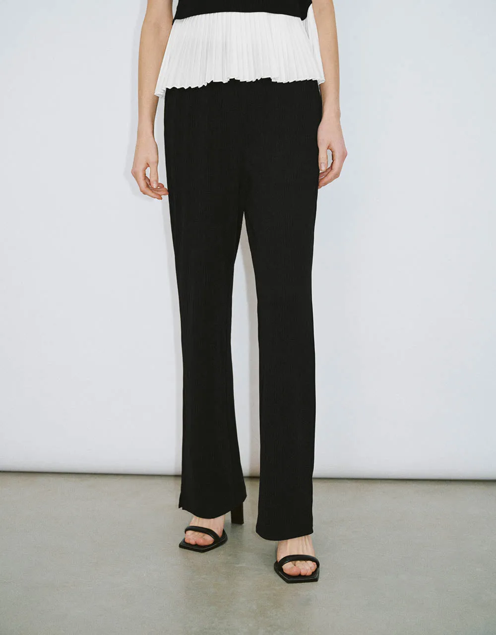 Elastic Waist Knitted Straight Pants sold by Urban Revivo product image thumbnail 2