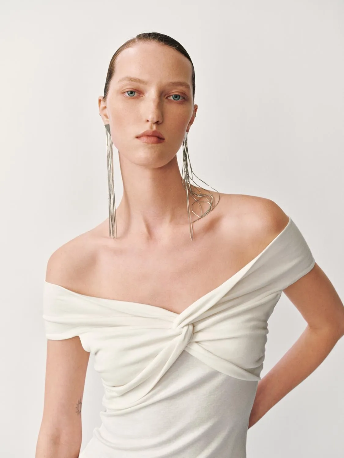 Twisted Front T-Shirts sold by Urban Revivo product image thumbnail 3