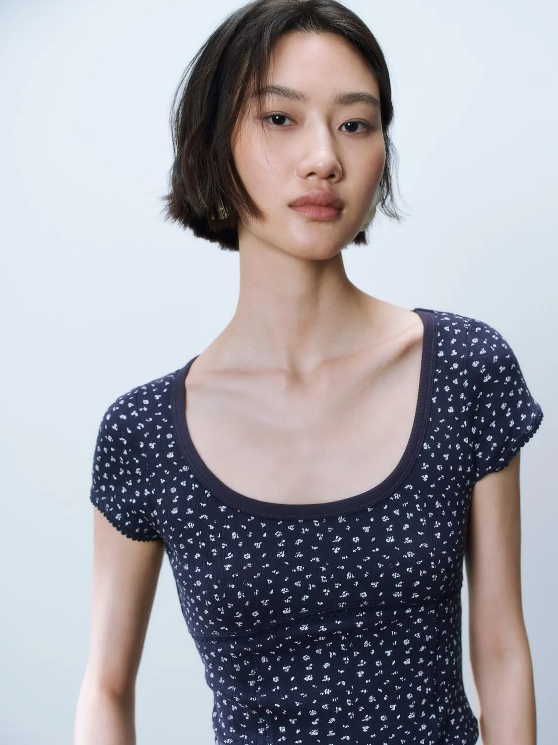 Cropped Short Sleeve T-Shirts sold by Urban Revivo product image thumbnail 3