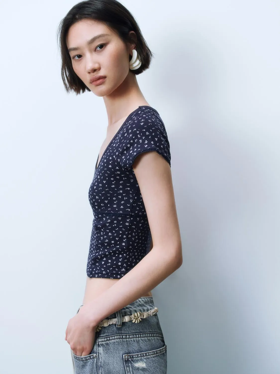 Cropped Short Sleeve T-Shirts sold by Urban Revivo product image thumbnail 2