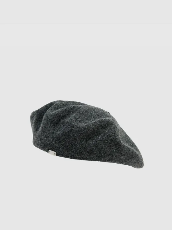Berets sold by Urban Revivo