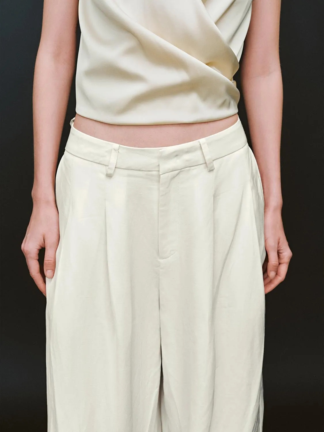 Trousers sold by Urban Revivo product image thumbnail 4
