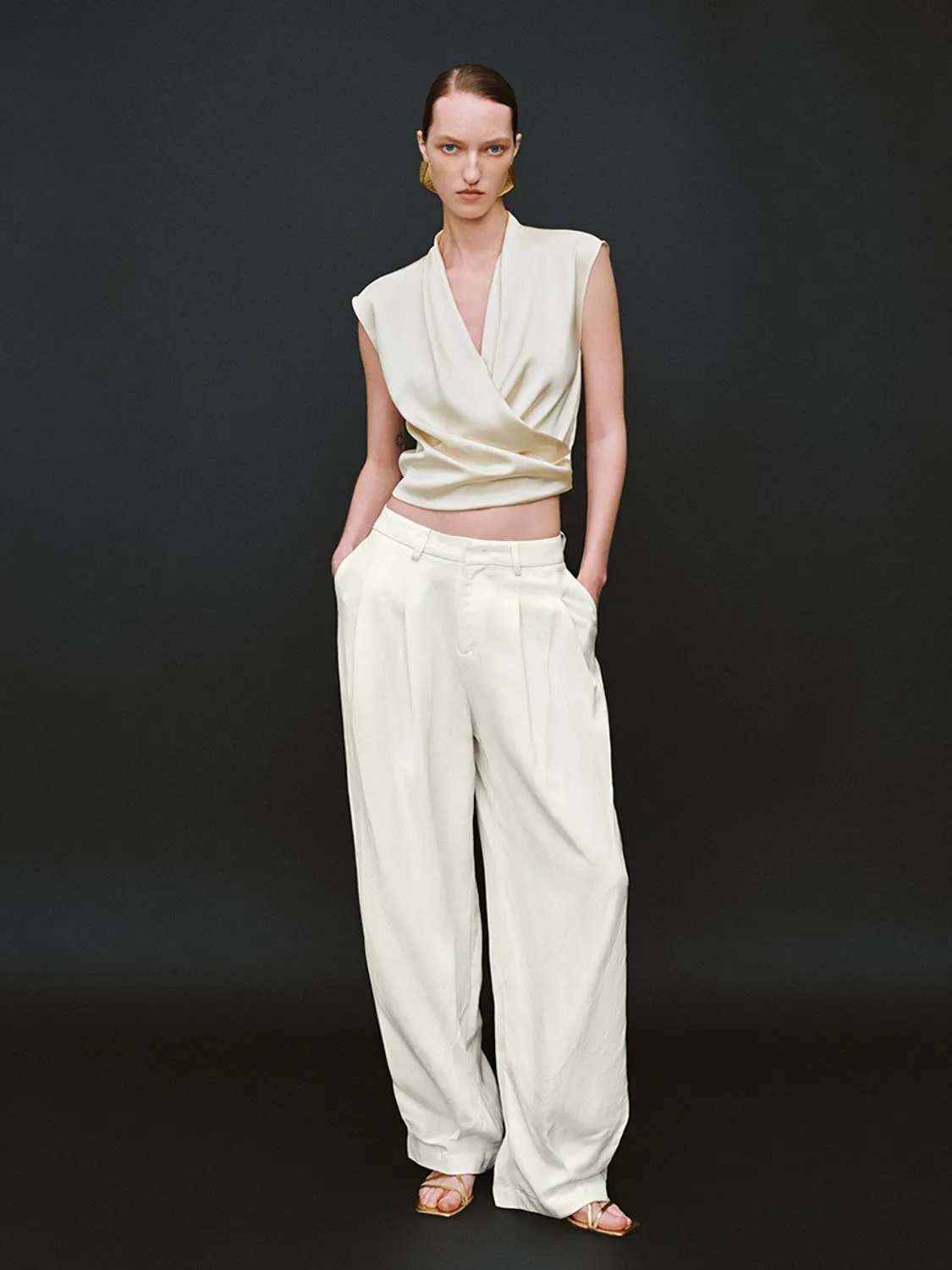 Trousers sold by Urban Revivo product image thumbnail 5