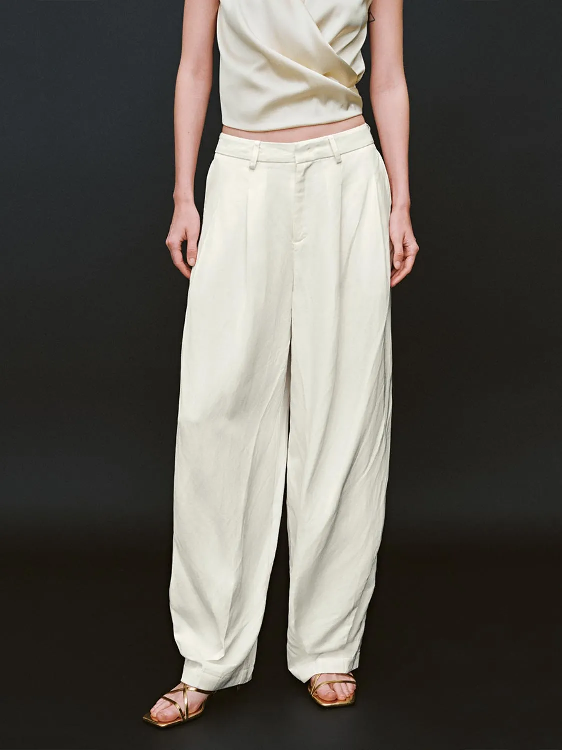 Trousers sold by Urban Revivo product image thumbnail 2