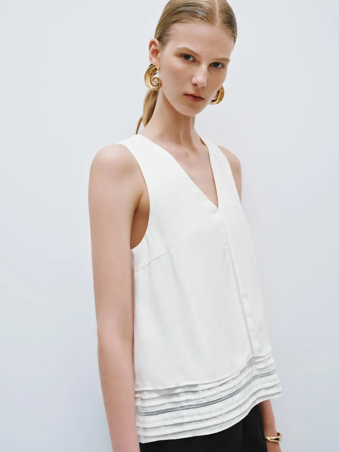 Overhead Sleeveless Shirt sold by Urban Revivo product image thumbnail 2