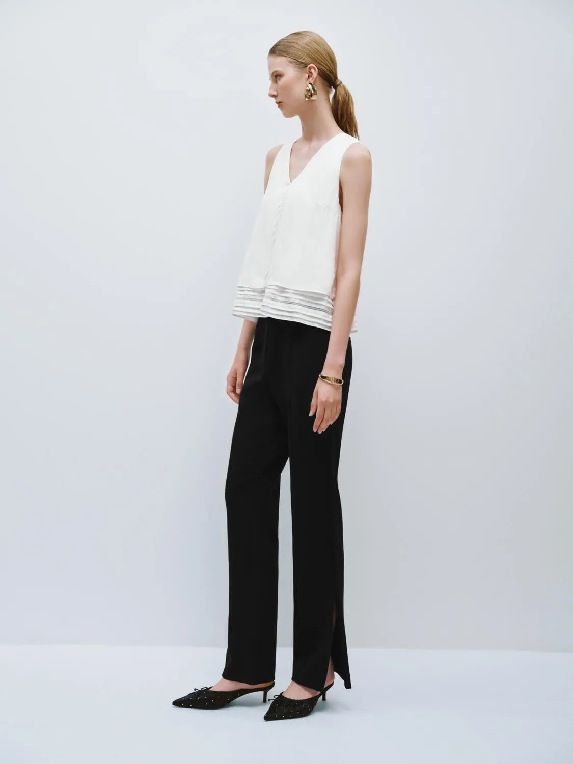 Overhead Sleeveless Shirt sold by Urban Revivo product image thumbnail 4