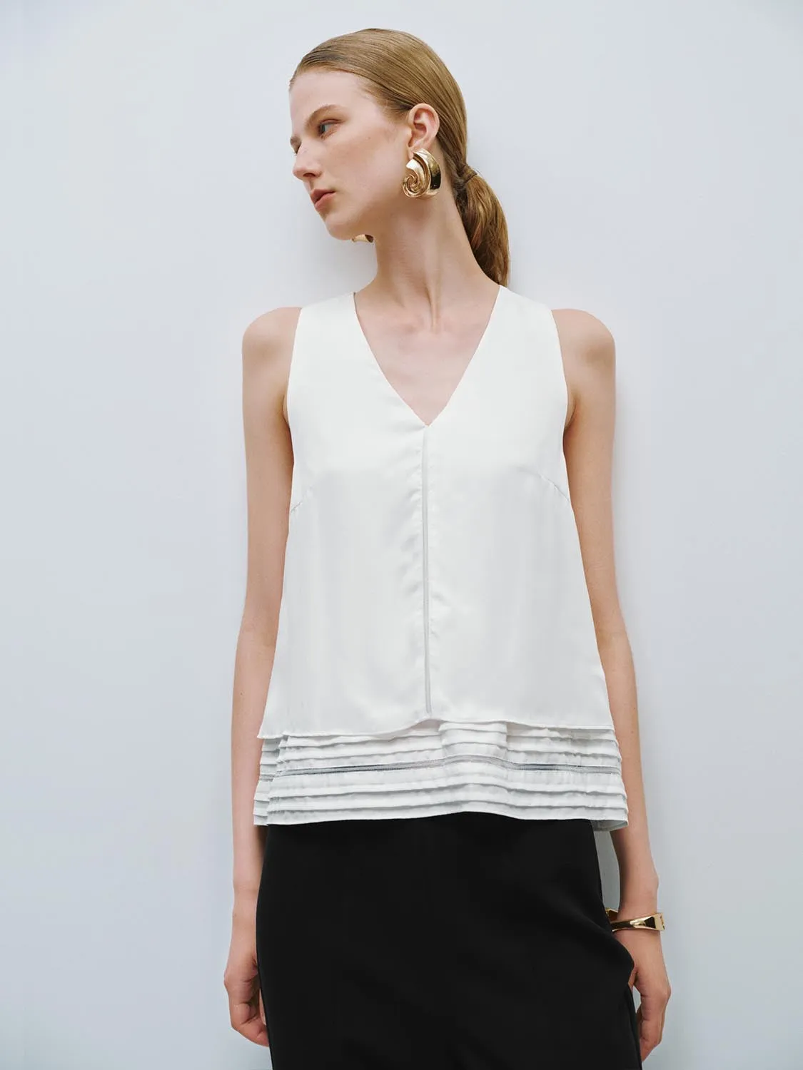 Overhead Sleeveless Shirt sold by Urban Revivo