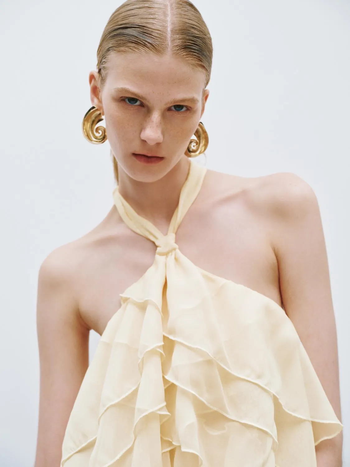 Halter Neck Sleeveless Tiered Blouses sold by Urban Revivo product image thumbnail 3