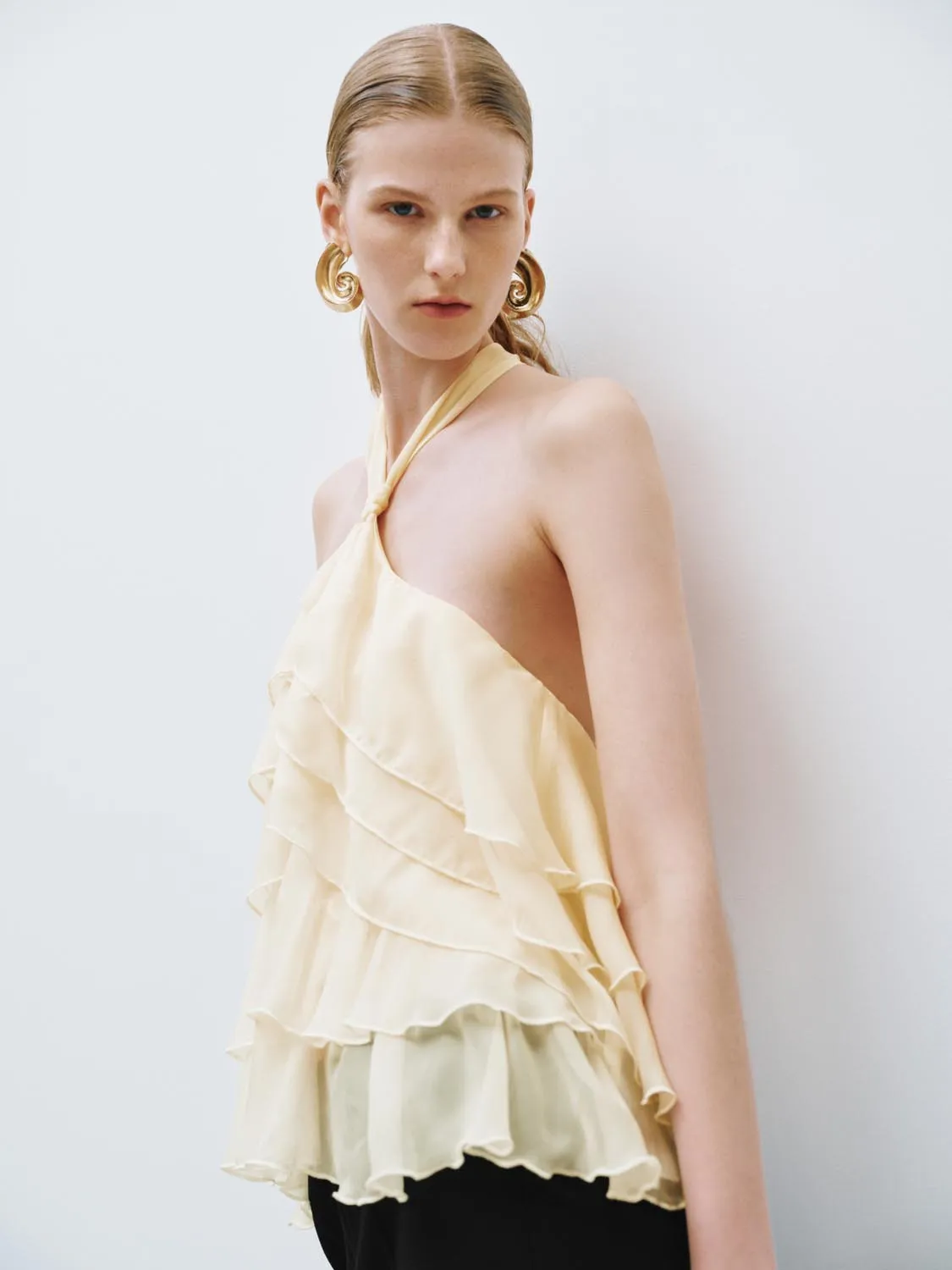 Halter Neck Sleeveless Tiered Blouses sold by Urban Revivo product image thumbnail 2