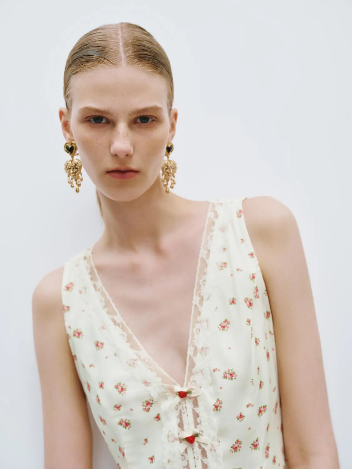 Lace Décor Floral Vests sold by Urban Revivo product image thumbnail 3