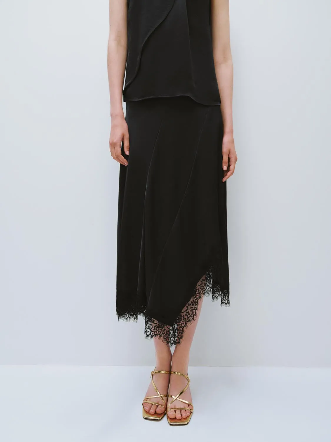 Irregular Lace Hem A-Line Skirts sold by Urban Revivo product image thumbnail 2