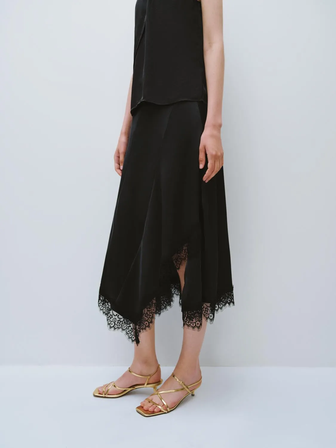Irregular Lace Hem A-Line Skirts sold by Urban Revivo product image thumbnail 3