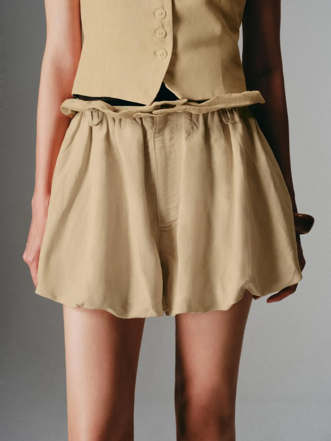 Ruffle Balloon Shorts sold by Urban Revivo product image thumbnail 5
