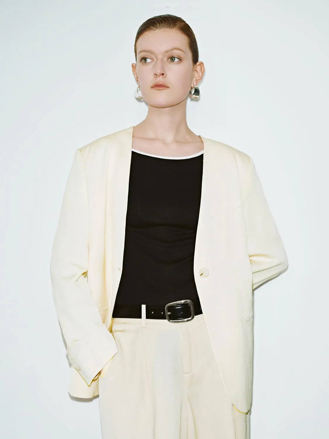 Blazers sold by Urban Revivo