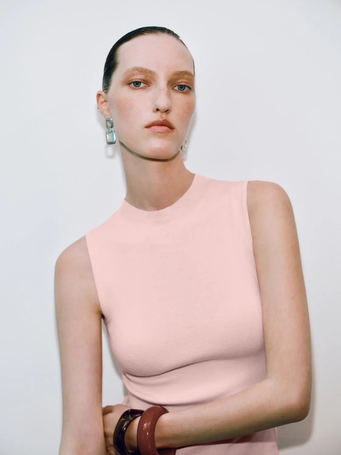 Mock Neck Knitted Sleeveless T-Shirts sold by Urban Revivo product image thumbnail 3