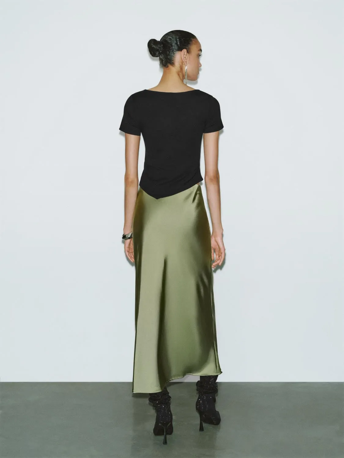 Skip Fishtail Skirts sold by Urban Revivo product image thumbnail 4