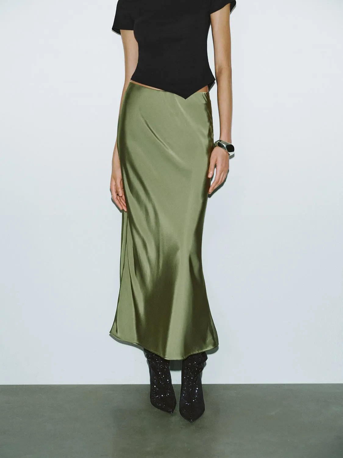 Skip Fishtail Skirts sold by Urban Revivo product image thumbnail 2