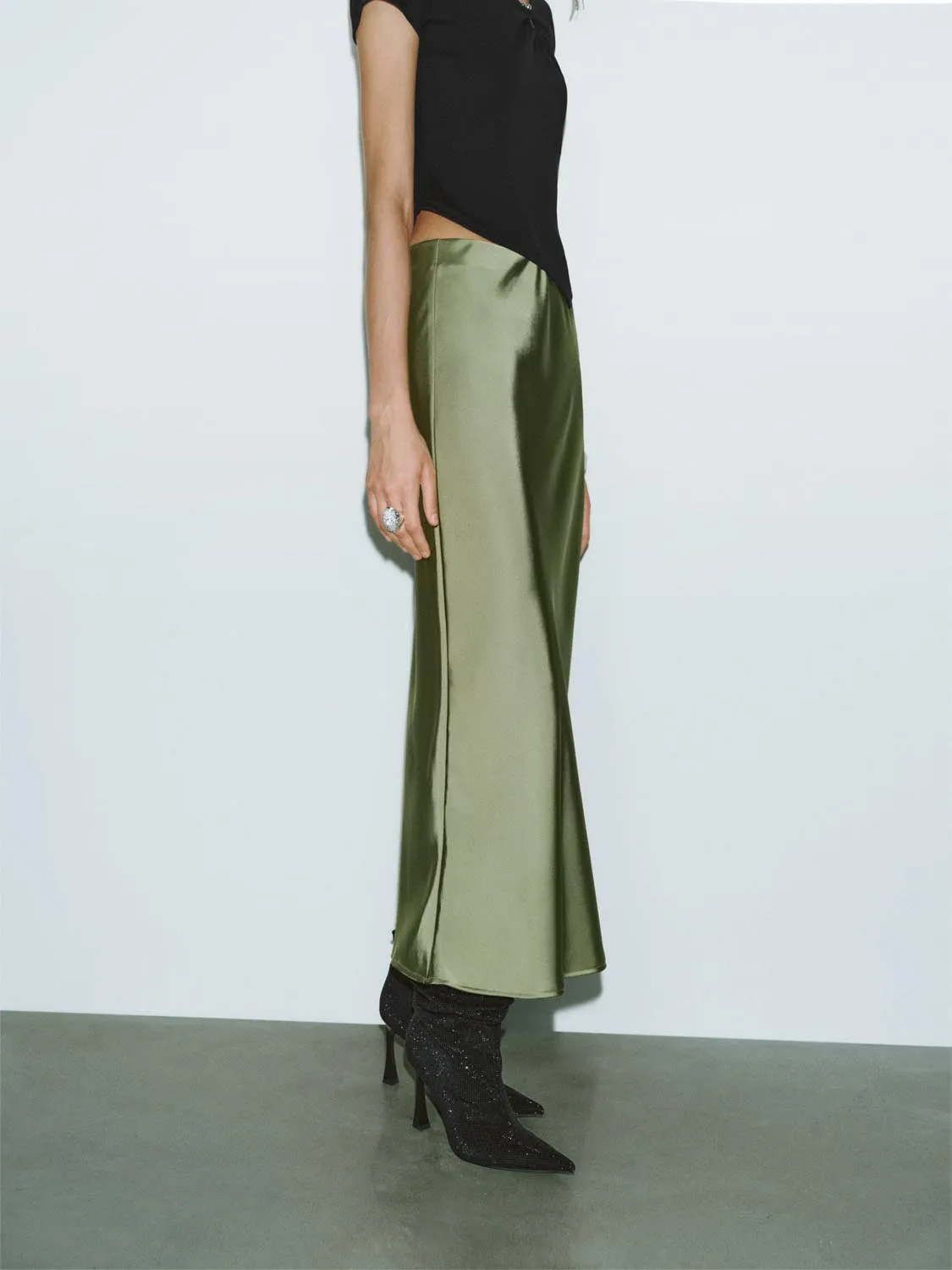 Slip Fishtail Skirts sold by Urban Revivo product image thumbnail 3