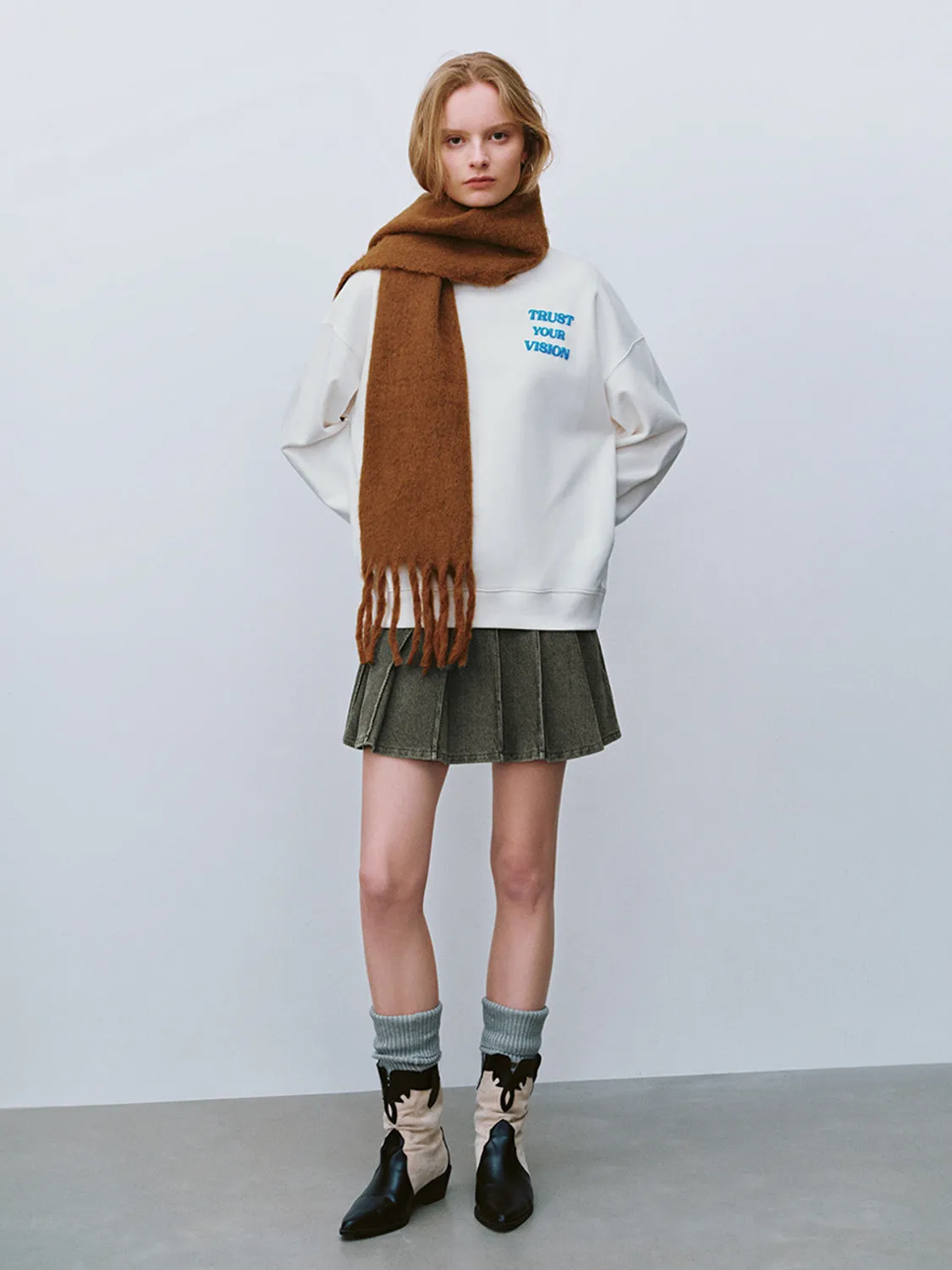 Loose Crew Neck Sweatshirts sold by Urban Revivo product image thumbnail 4