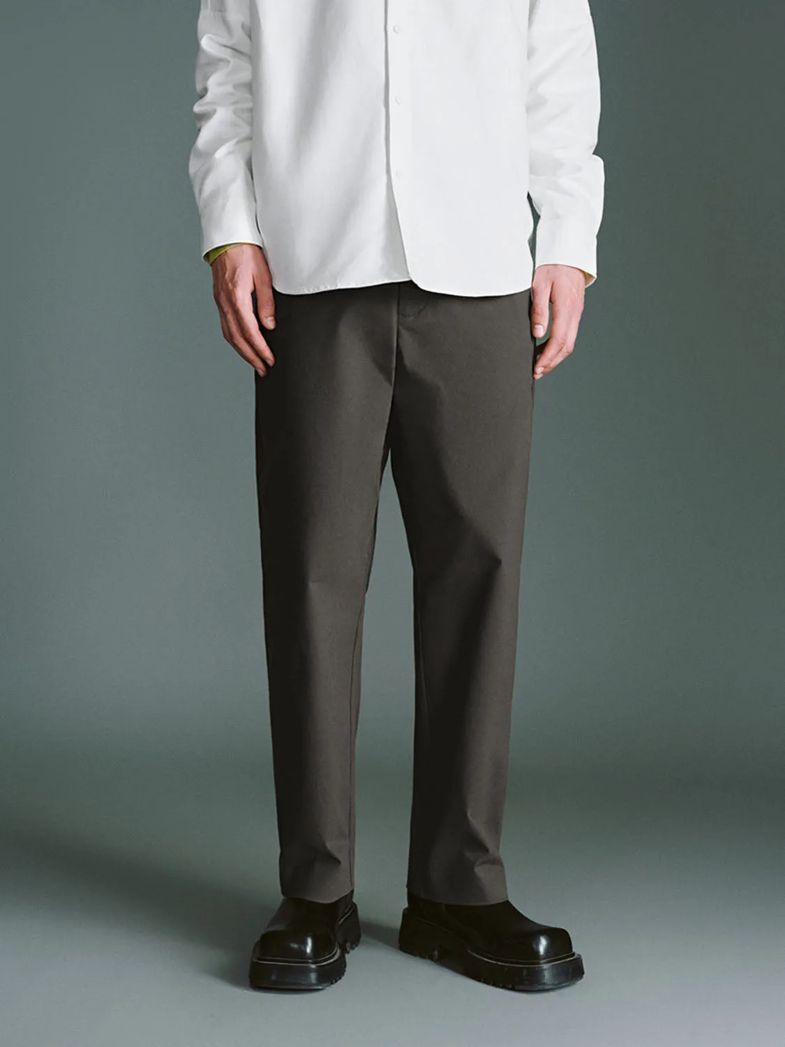 Loose Carrot Fit Pants sold by Urban Revivo product image thumbnail 2