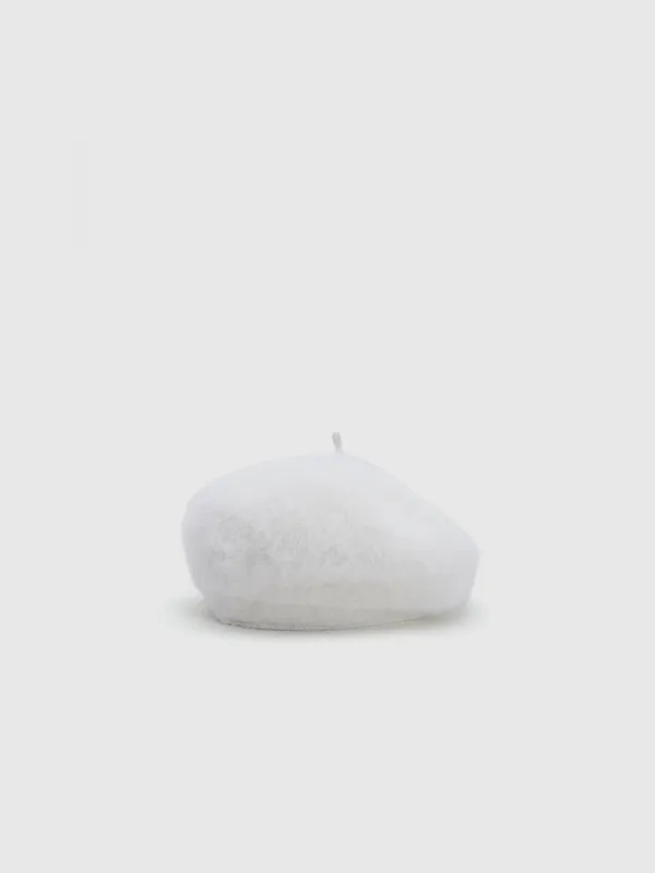 Berets sold by Urban Revivo