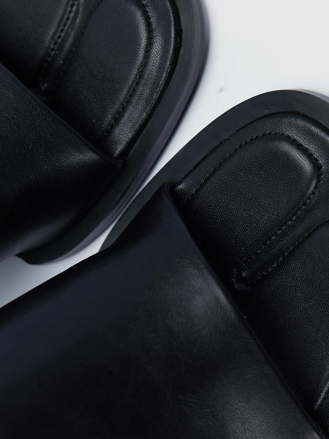 Slippers sold by Urban Revivo product image thumbnail 5