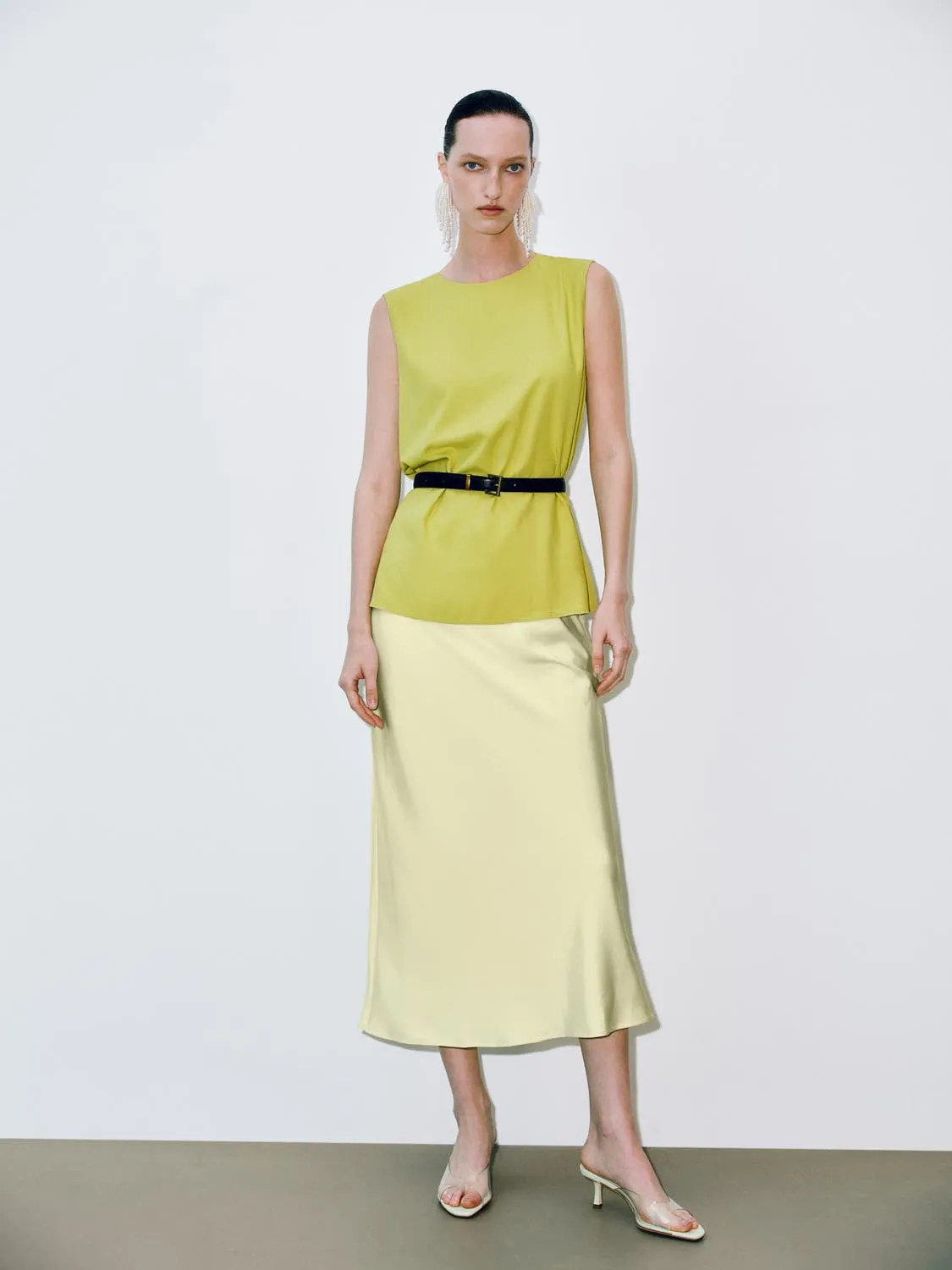 Overhead Sleeveless Shirts sold by Urban Revivo product image thumbnail 4