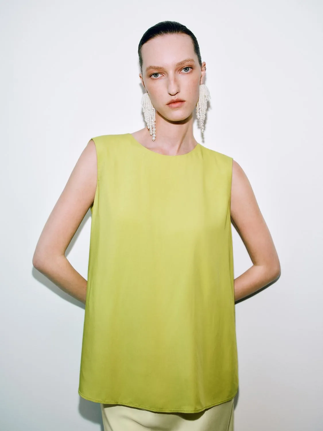 Overhead Sleeveless Shirts sold by Urban Revivo product image thumbnail 2