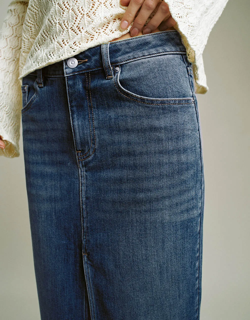 Split Hem Midi Straight Denim Skirt sold by Urban Revivo product image thumbnail 5