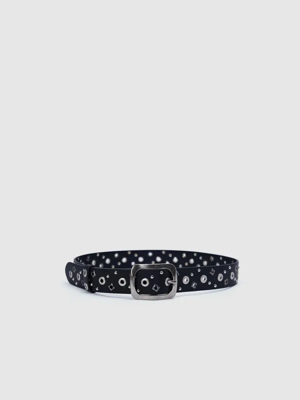 Belts sold by Urban Revivo