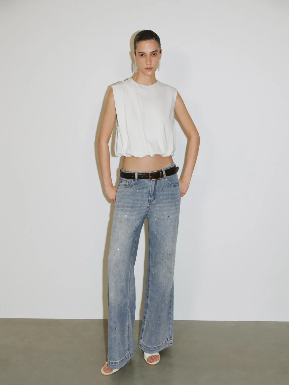 Sleeveless T-Shirts sold by Urban Revivo product image thumbnail 4