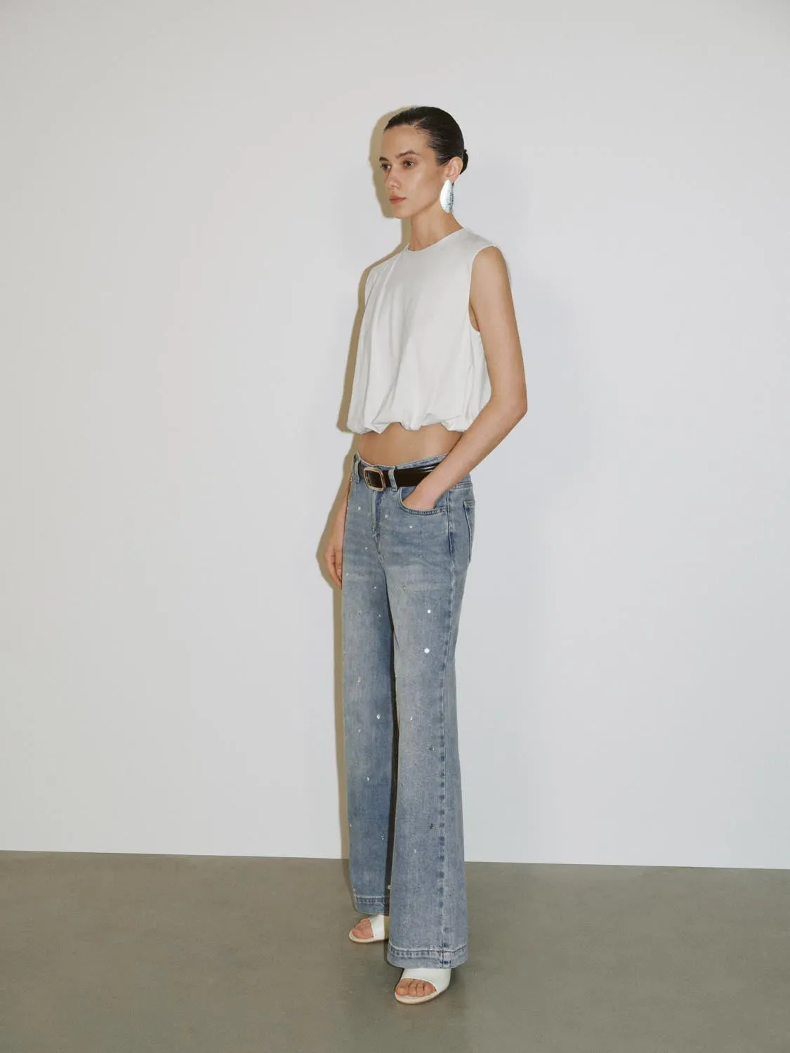 Sleeveless T-Shirts sold by Urban Revivo product image thumbnail 5