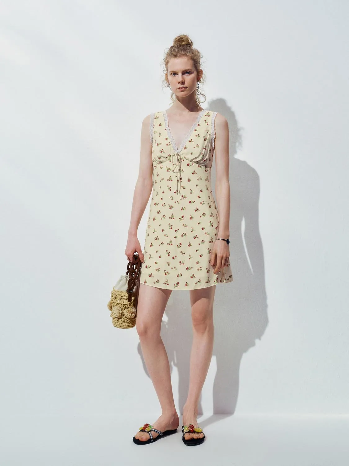 V-Neck Sleeveless Floral Mini Dresses sold by Urban Revivo product image thumbnail 4