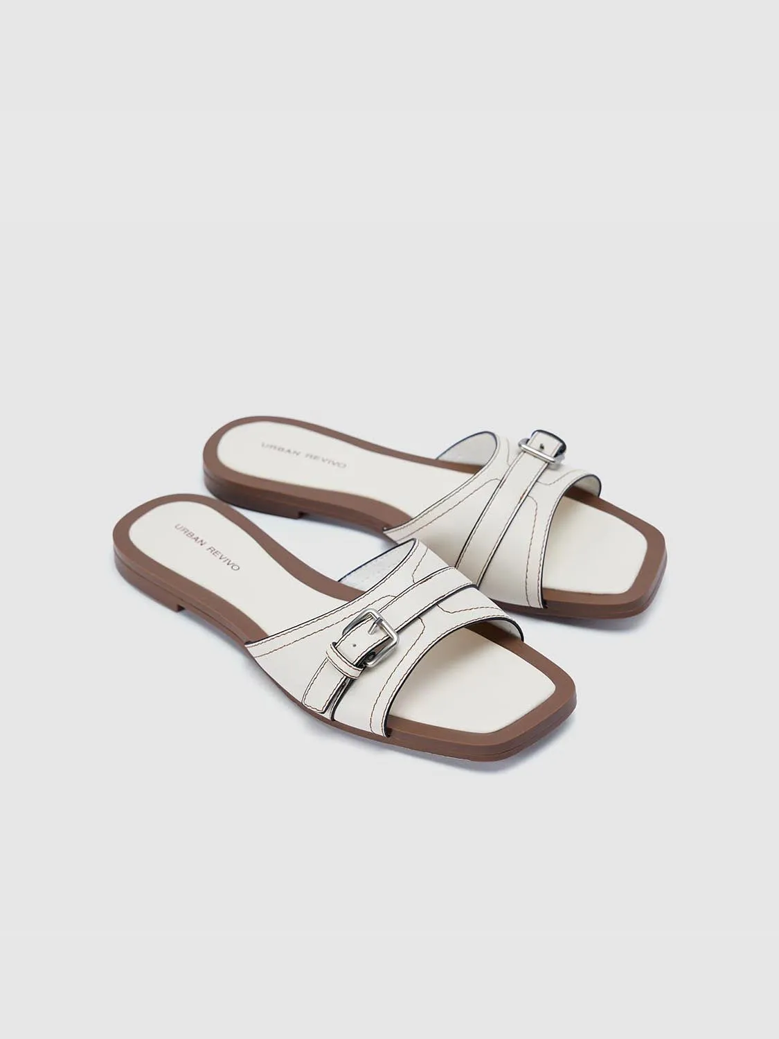 Slippers sold by Urban Revivo