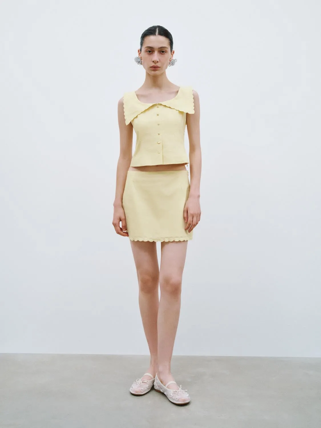 Frill Lapel Sleeveless Tops sold by Urban Revivo product image thumbnail 4