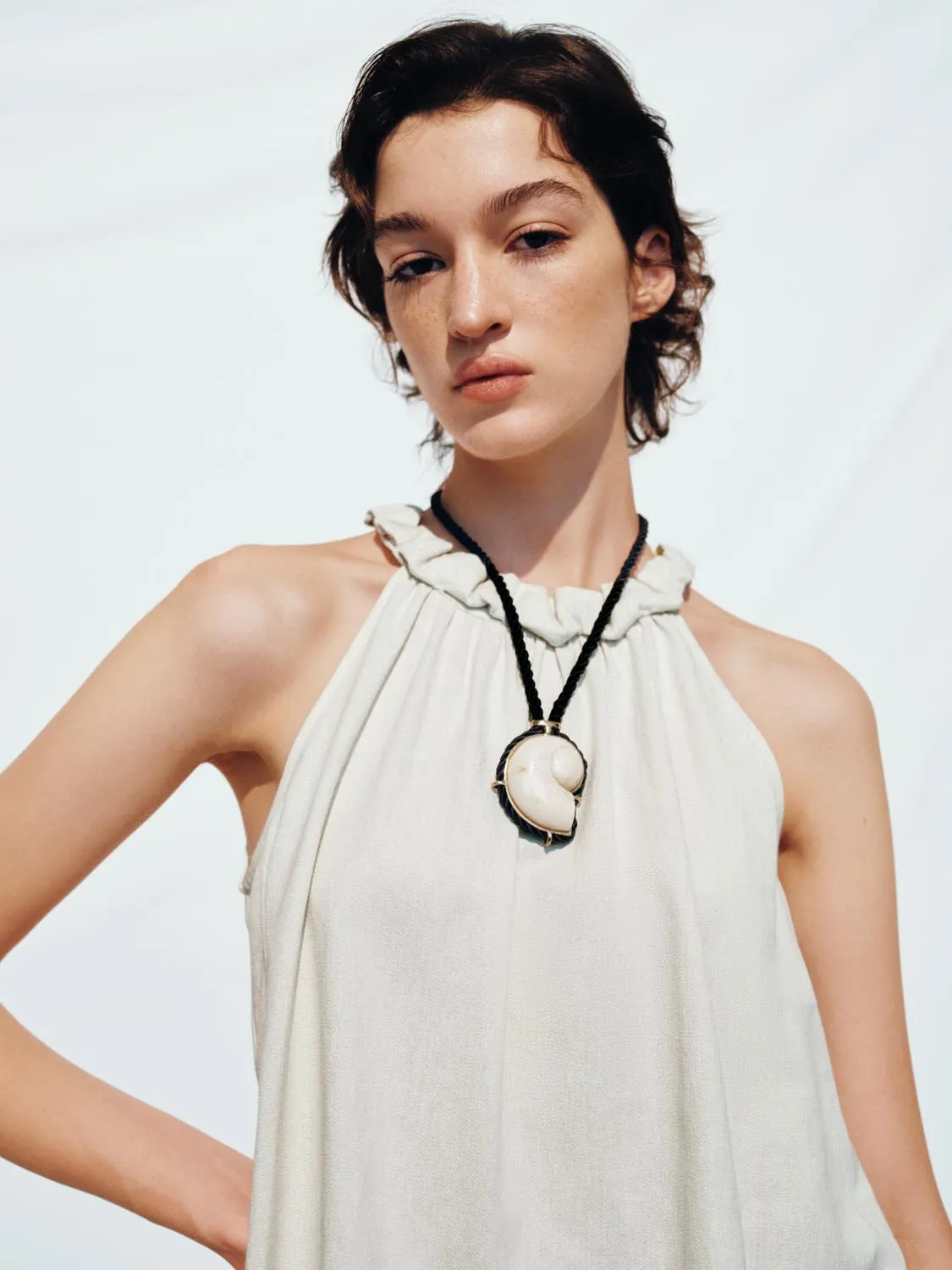 Halter Neck Overhead Vests sold by Urban Revivo product image thumbnail 3