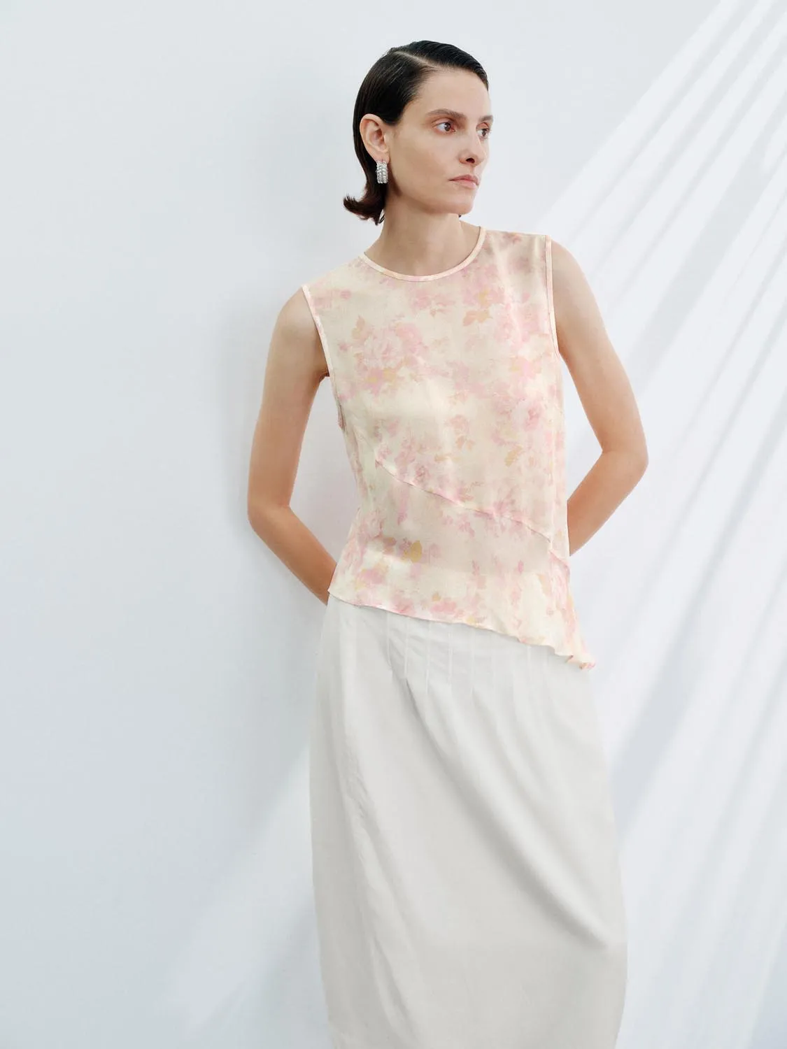 Floral Sleeveless Overhead Shirts sold by Urban Revivo product image thumbnail 2