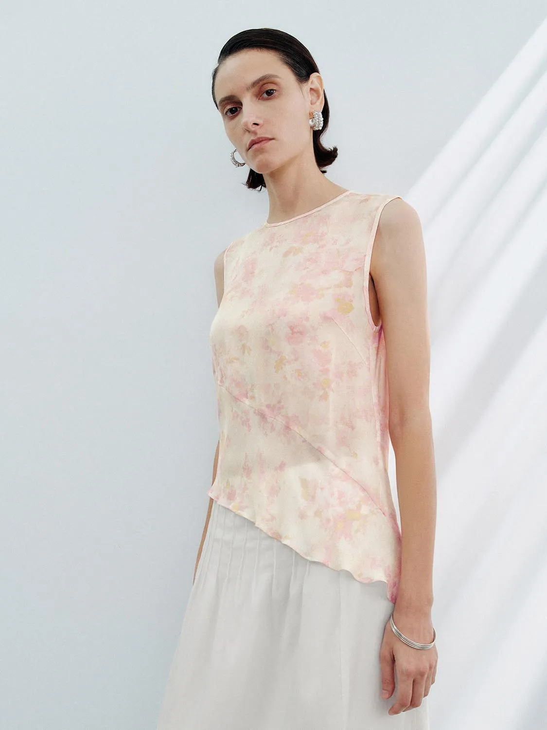 Floral Sleeveless Overhead Shirts sold by Urban Revivo