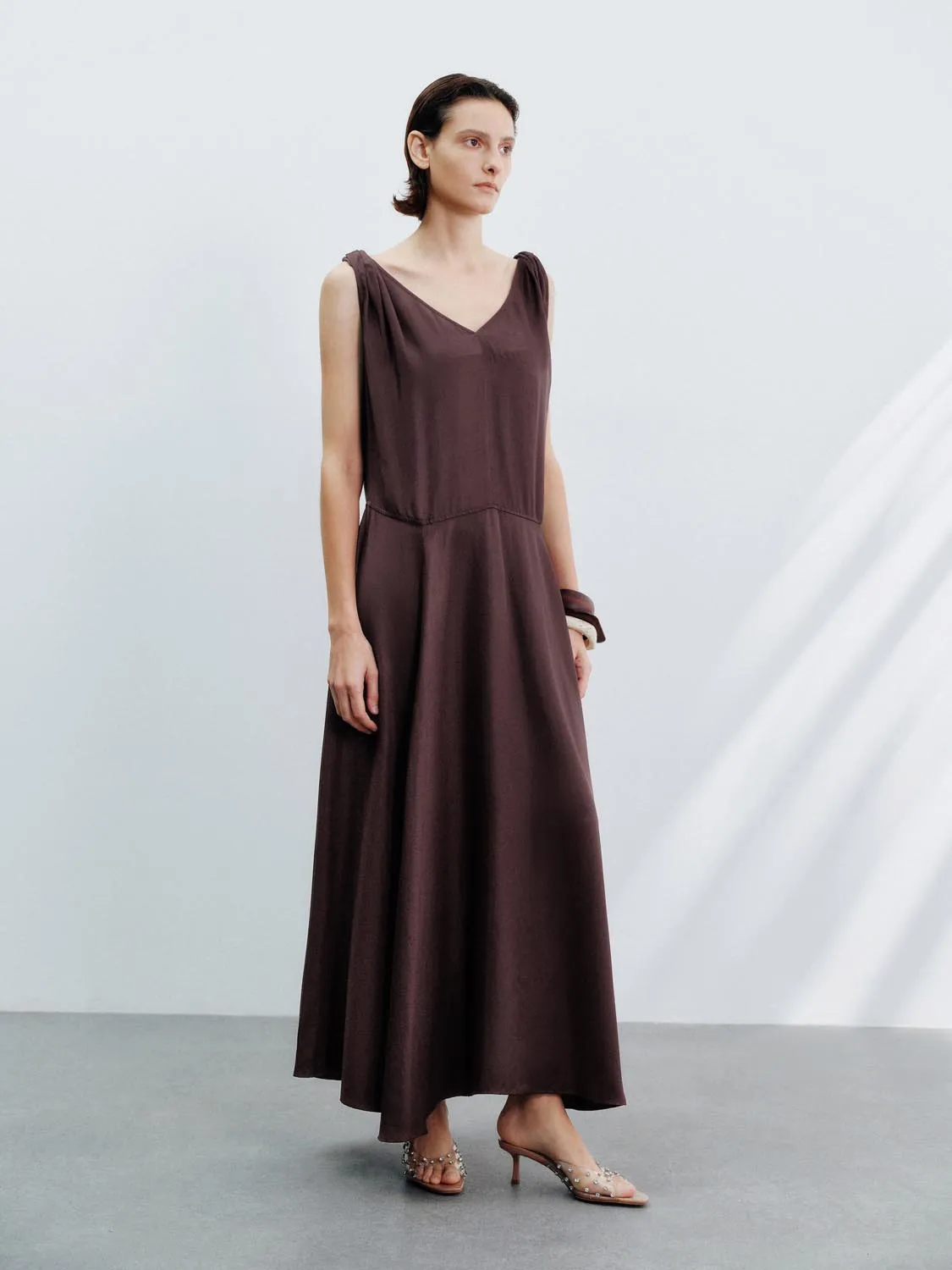 V-Neck Sleeveless A-Line Maxi Dresses sold by Urban Revivo product image thumbnail 5