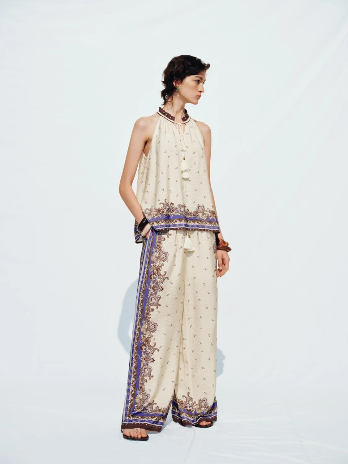 Sleeveless Floral Overhead Shirts sold by Urban Revivo product image thumbnail 5