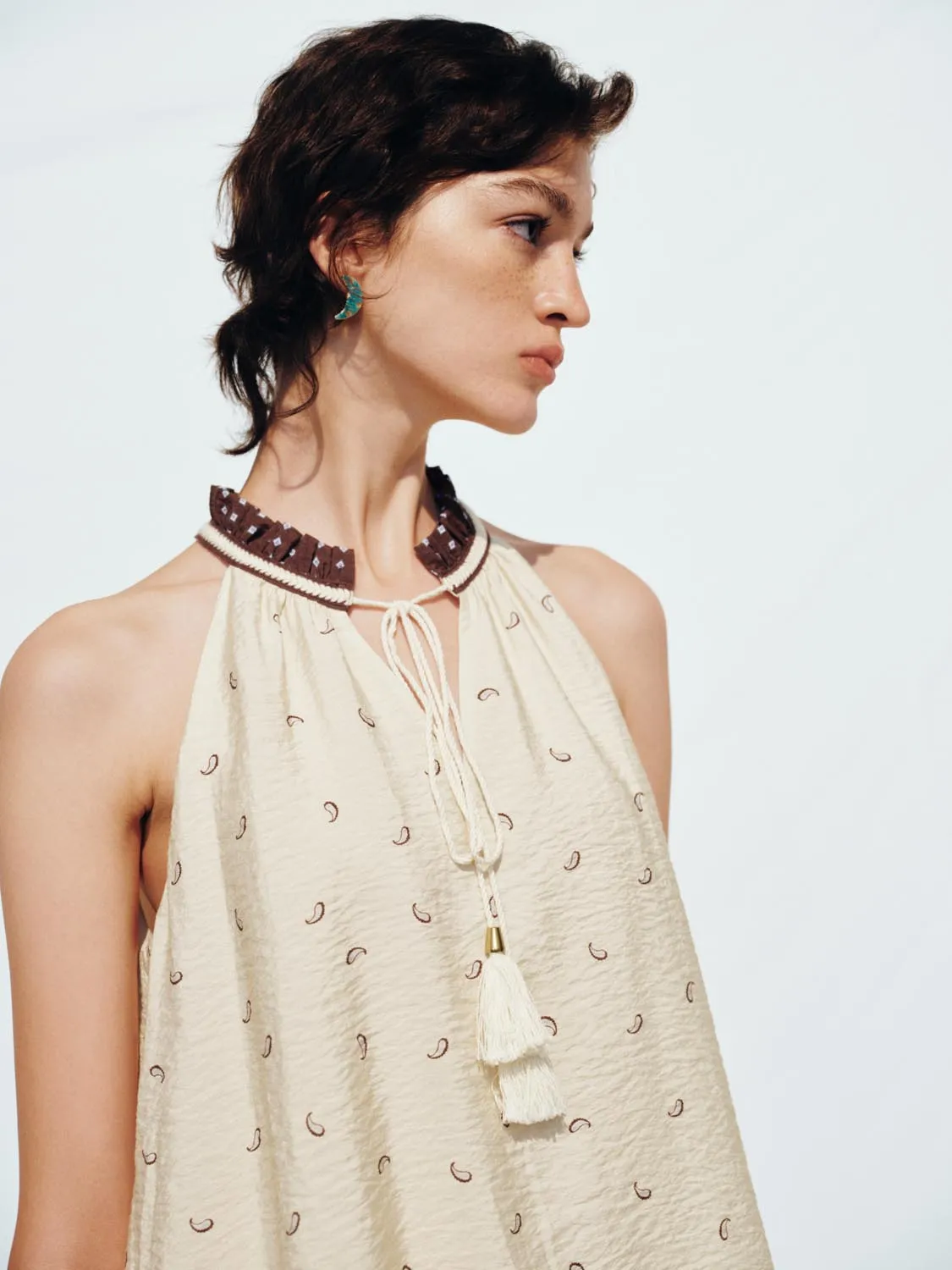 Sleeveless Floral Overhead Shirts sold by Urban Revivo product image thumbnail 3