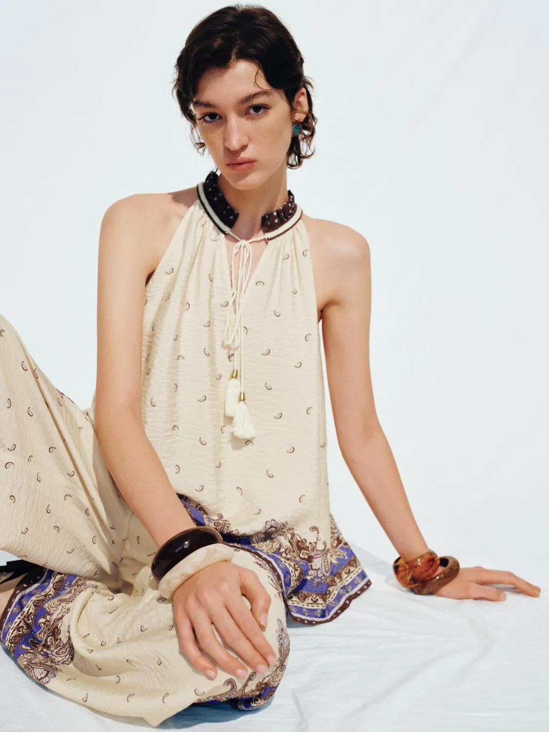 Sleeveless Floral Overhead Shirts sold by Urban Revivo product image thumbnail 2