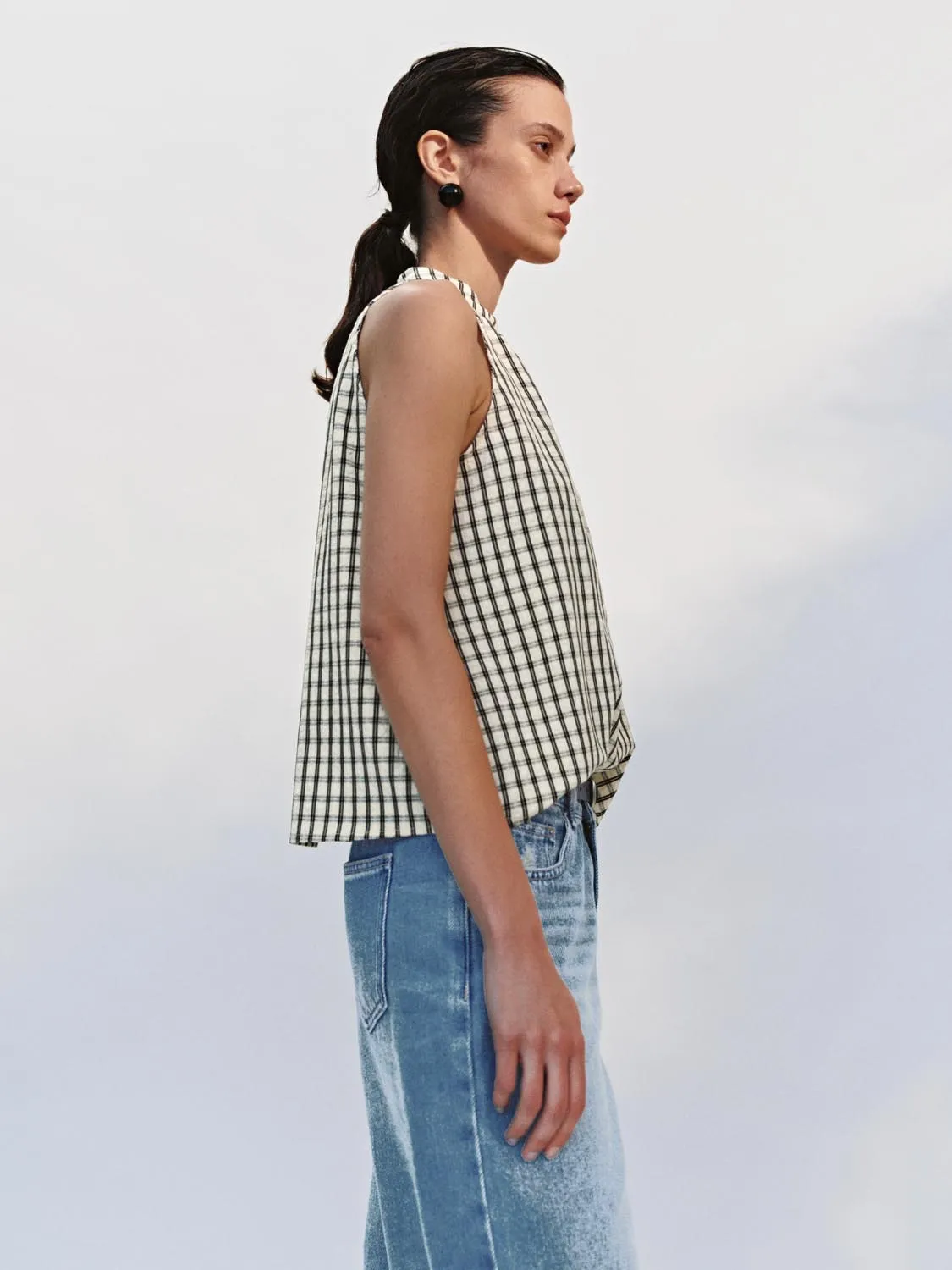 Overhead Sleeveless Shirts sold by Urban Revivo product image thumbnail 2