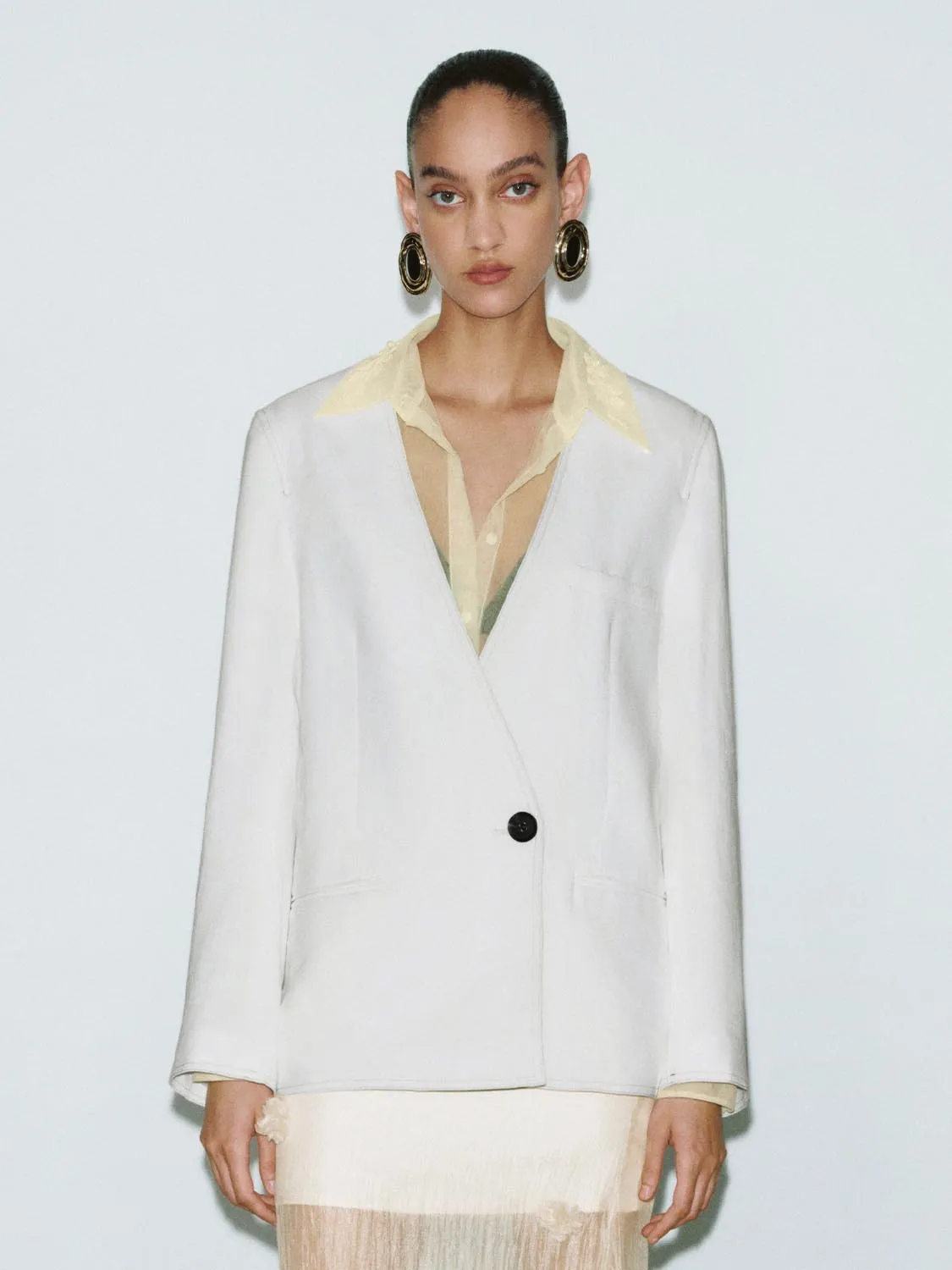 Blazers sold by Urban Revivo