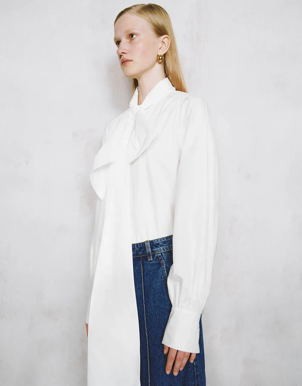 Straight Bow Neck Shirt sold by Urban Revivo product image thumbnail 4