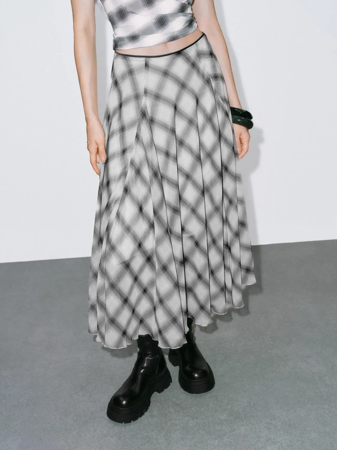 Plaid Maxi Flared Skirts sold by Urban Revivo product image thumbnail 2